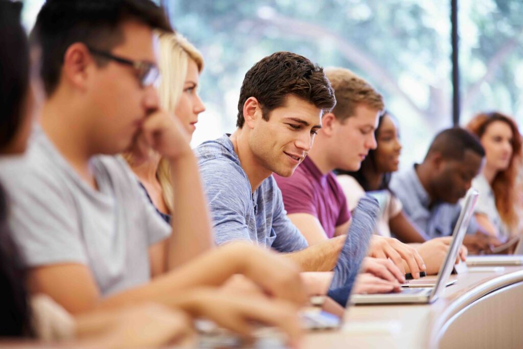 Studenten im Seminarraum